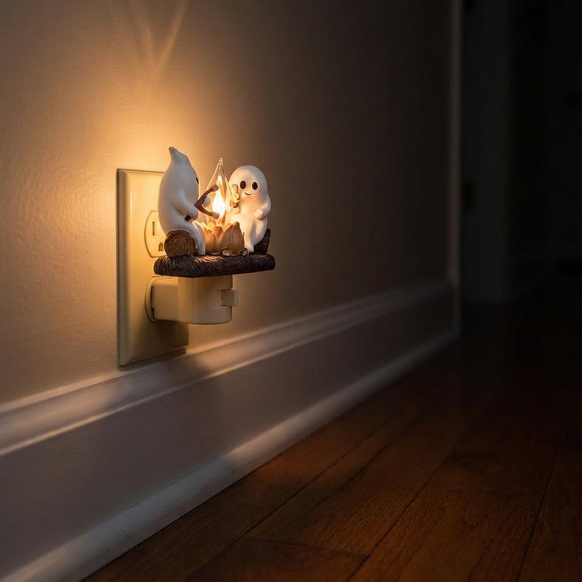 Geister-Lagerfeuer-Nachtlicht 11 cm mit flackerndem Licht, Halloween-Wandstecker-Stimmungsbeleuchtung, Dekoration | Sansoti