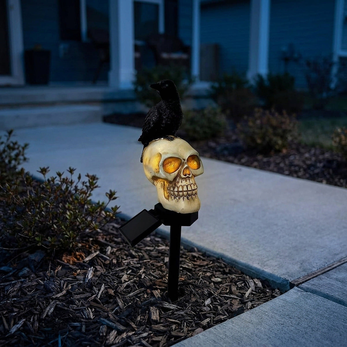 Solar-Schädellampe für den Garten mit Raben-Dekoration, Wegeleuchte für Halloween, LED-Außenlampe mit Solarzelle, wasserdicht | Sansoti