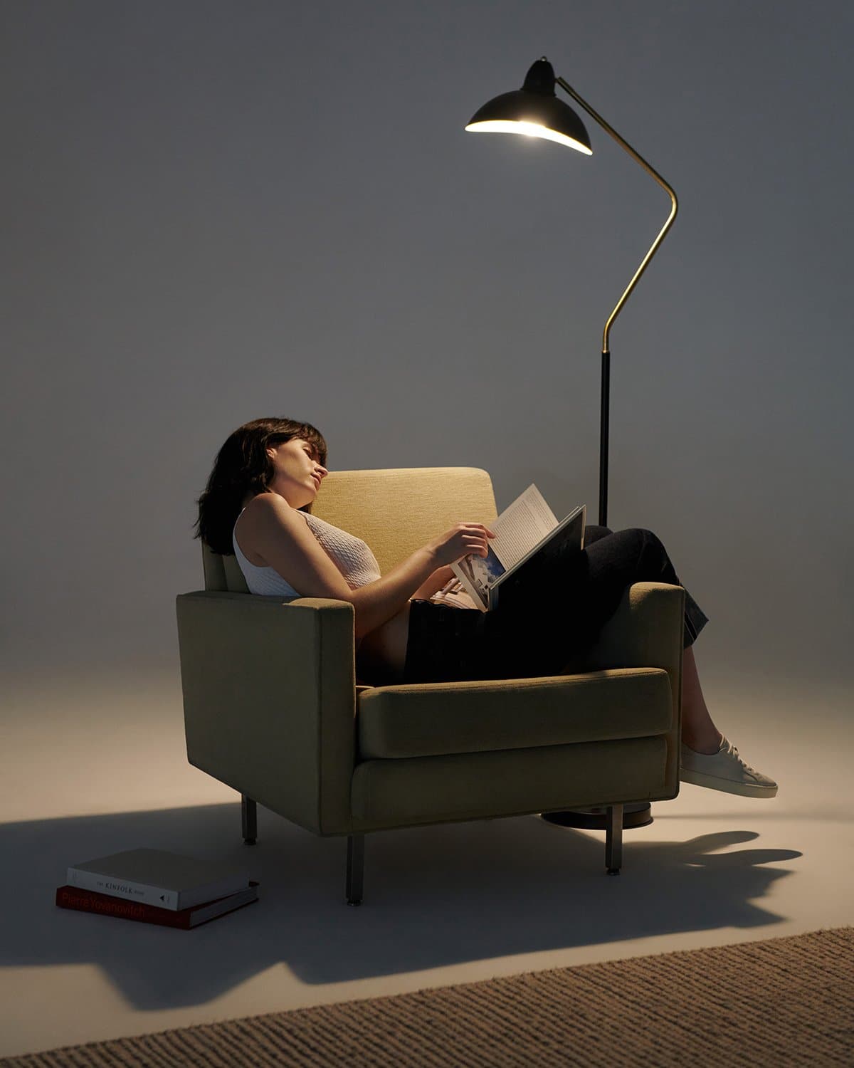 Lámpara de pie de diseño asimétrico, LED, negra y dorada, 173cm, salón, moderna