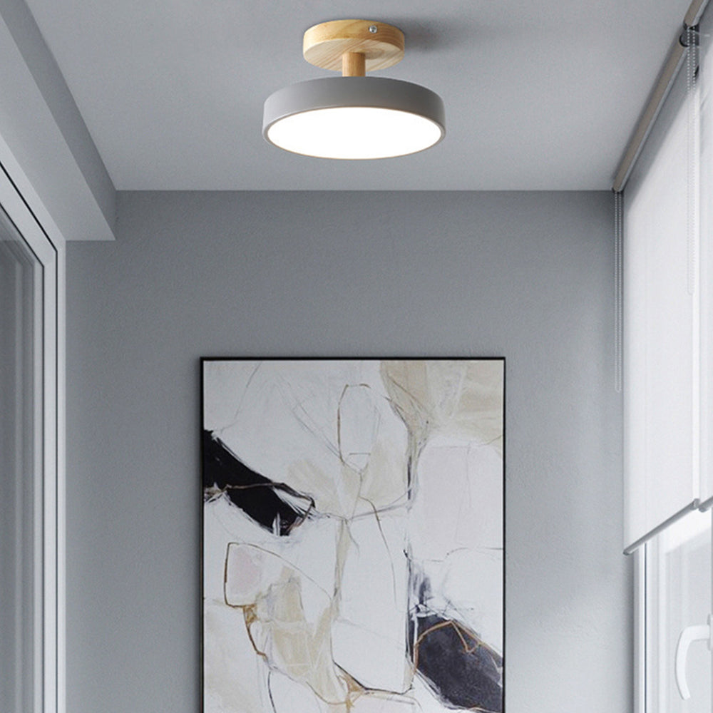 Plafón de madera natural y pantalla en tonos pastel | Diseño escandinavo moderno para dormitorio y salón | Sansoti