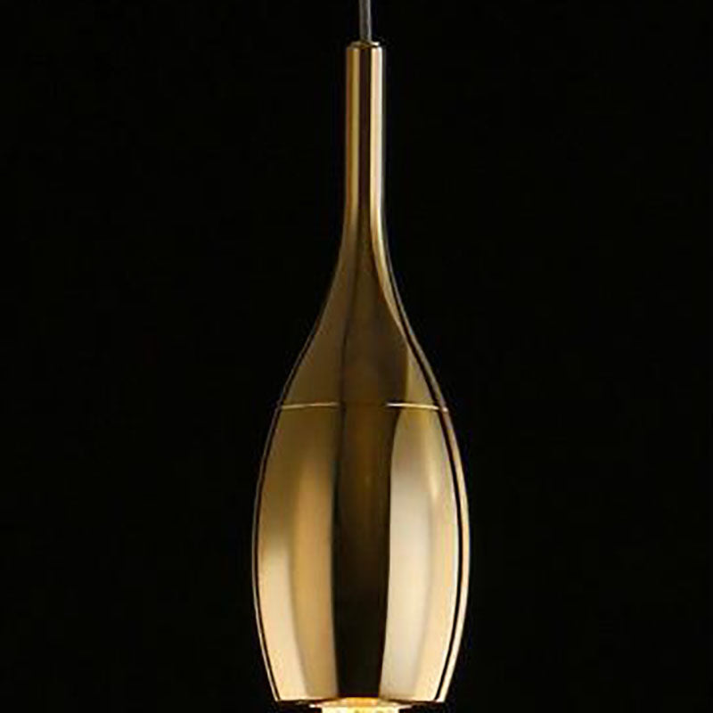 Szklana lampa wisząca ze złotą metalową oprawą i zintegrowanym oświetleniem LED – skandynawski design do jadalni, salonu i kuchni | Sansoti