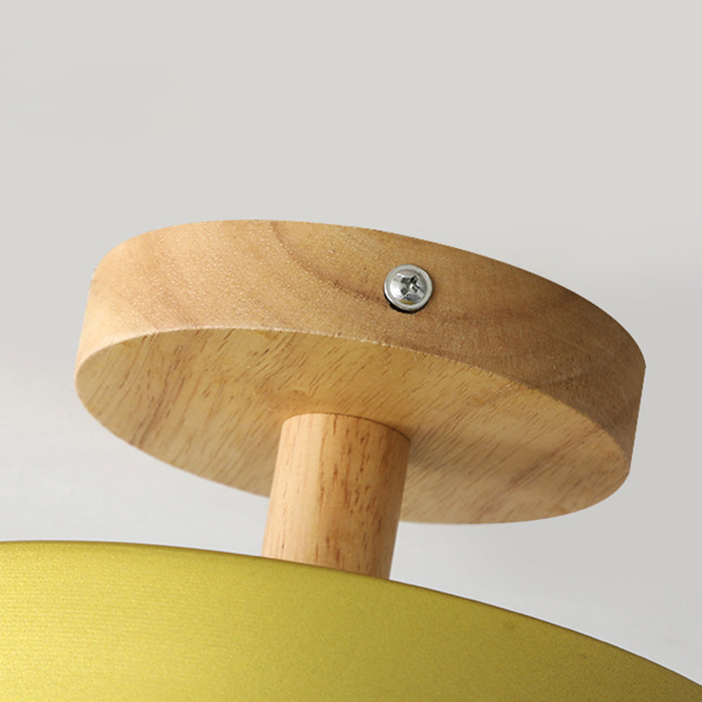 Plafón de madera natural y pantalla en tonos pastel | Diseño escandinavo moderno para dormitorio y salón | Sansoti