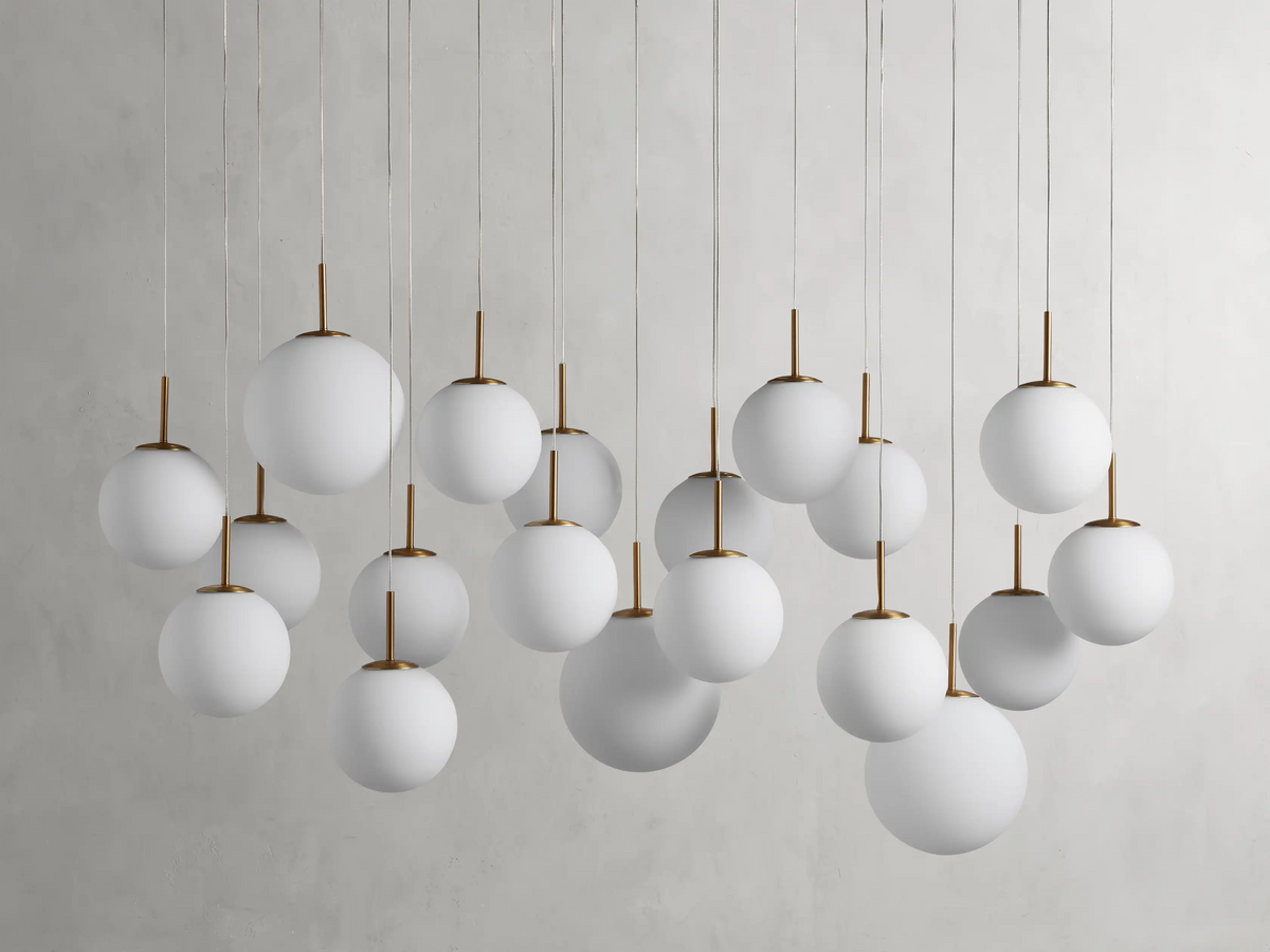 Moderner linearer Kronleuchter mit Glaskugeln und LED-Beleuchtung für Esszimmer und Wohnzimmer, Pendelleuchte über dem Esstisch | Sansoti