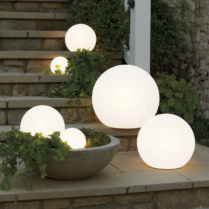 Aufladbare LED-Gartenkugel mit Fernbedienung, 16 Farben, stimmungsvolle Beleuchtung für Garten, Terrasse und Outdoor-Dekoration | Sansoti