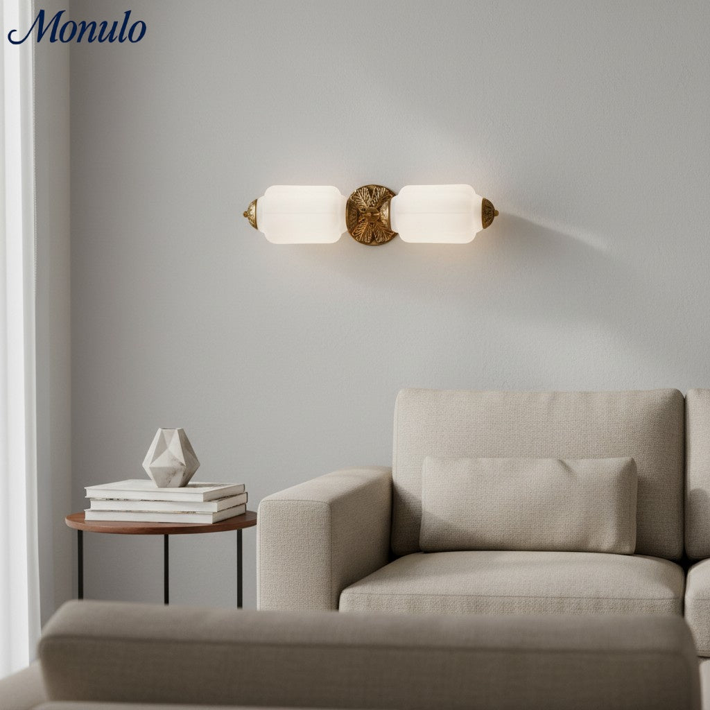 Applique murale Eloise Vintage en verre opalin festonné - Éclairage d'accent moderne pour salle de bain et chambre