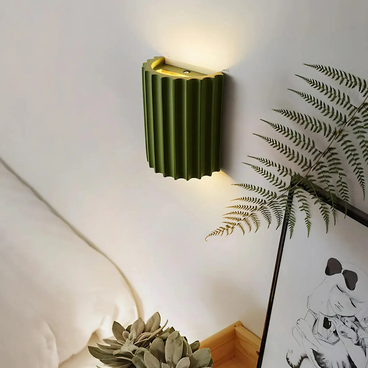 Aplique de pared de resina con forma escultórica ondulada, estilo nórdico, blanco, verde, gris, dormitorio, recibidor | Sansoti