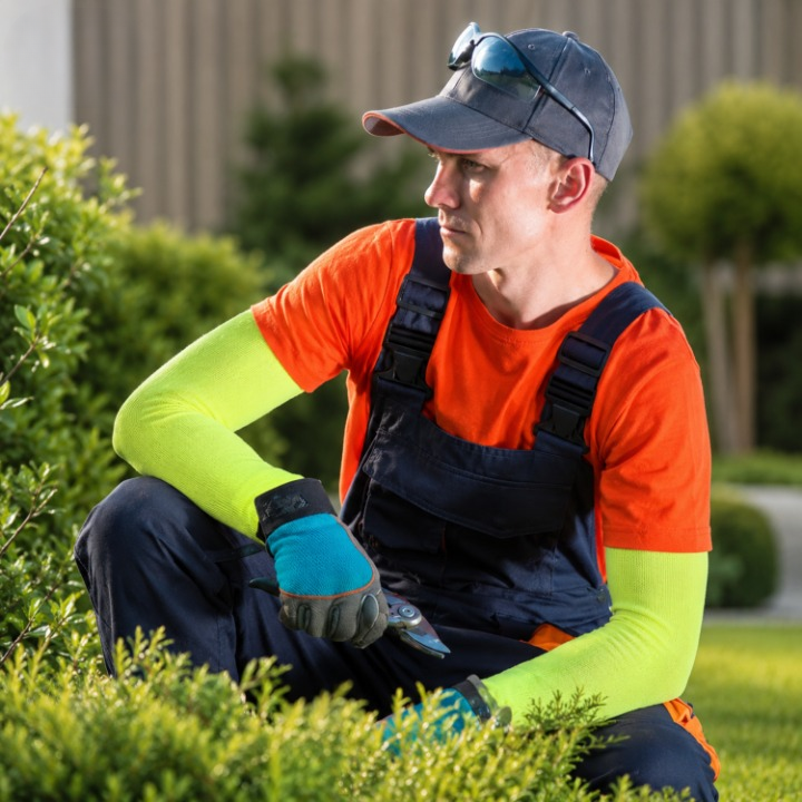 Schnittfeste Arbeitsarmschützer 40 cm mit Klettverschluss und Daumenloch für sichere Gartenarbeiten und Schutz | Sansoti