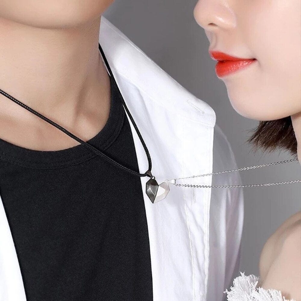 Magnetic Heart-Shaped Couple Necklace with Projection for Couples, Romantic Jewelry Gift for Valentine's Day | Sansoti