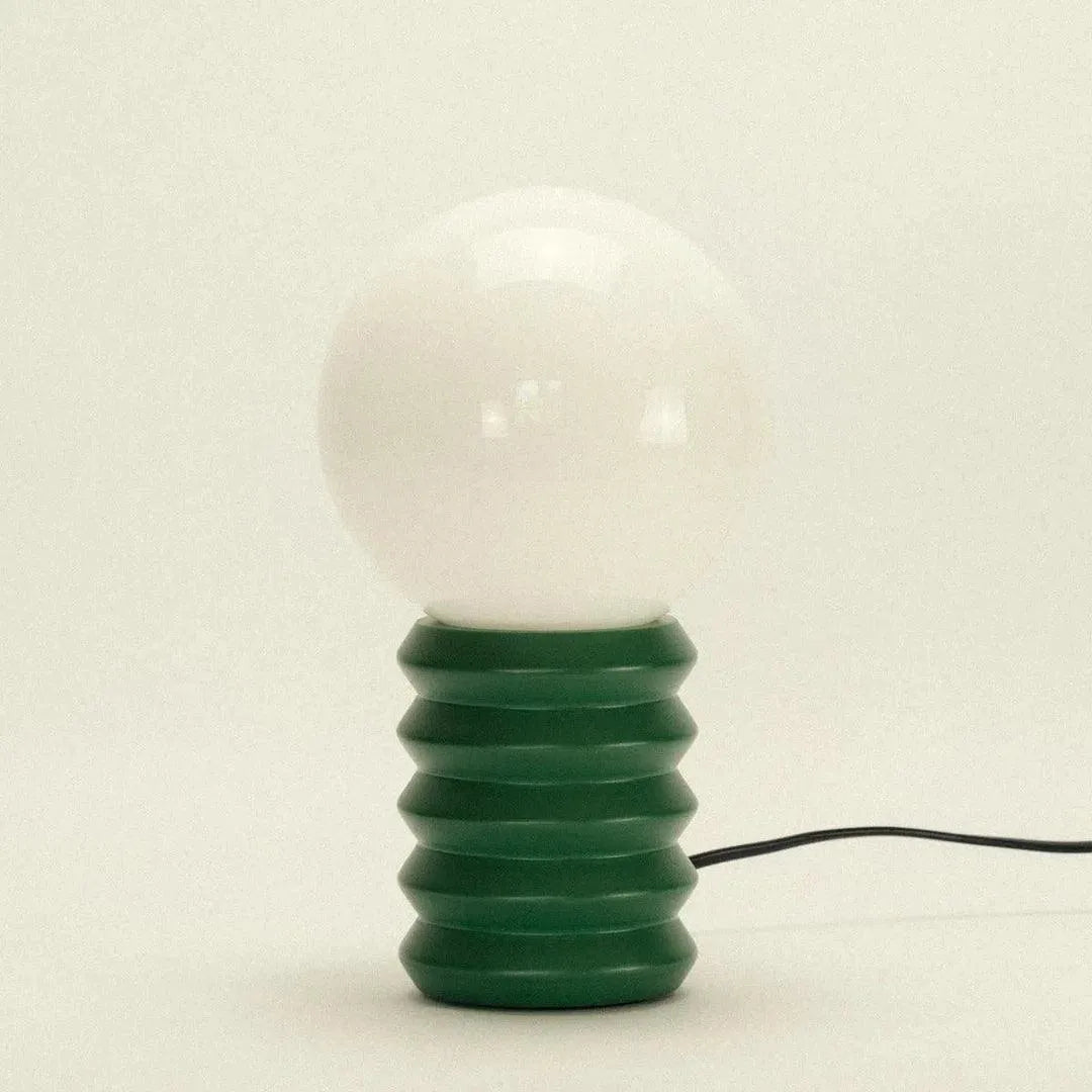 Lampa stołowa z drewna i ryflowanego szkła, retro, 28 cm, leśna zieleń i czerwień, szklana kula, nastrojowe oświetlenie | Sansoti