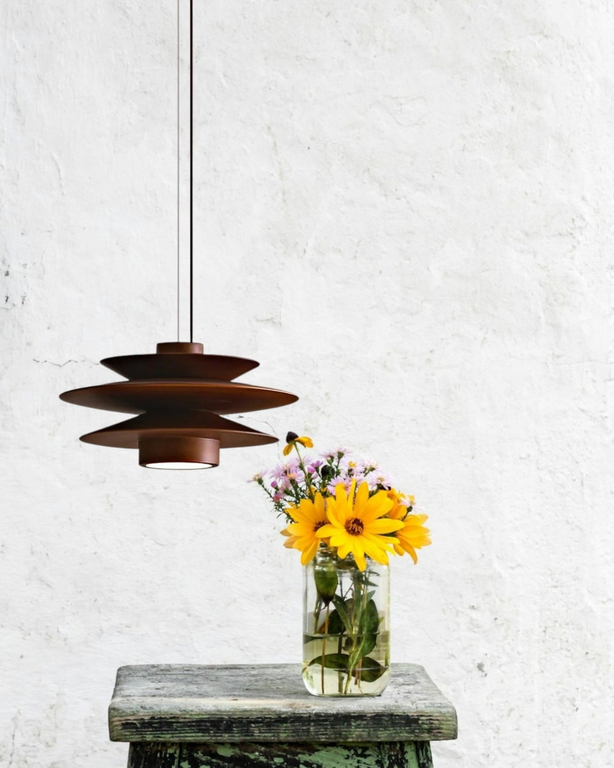 Suspension moderne en noyer avec design en couches – plafonnier élégant pour salle à manger et salon avec diffusion de lumière chaude | Sansoti