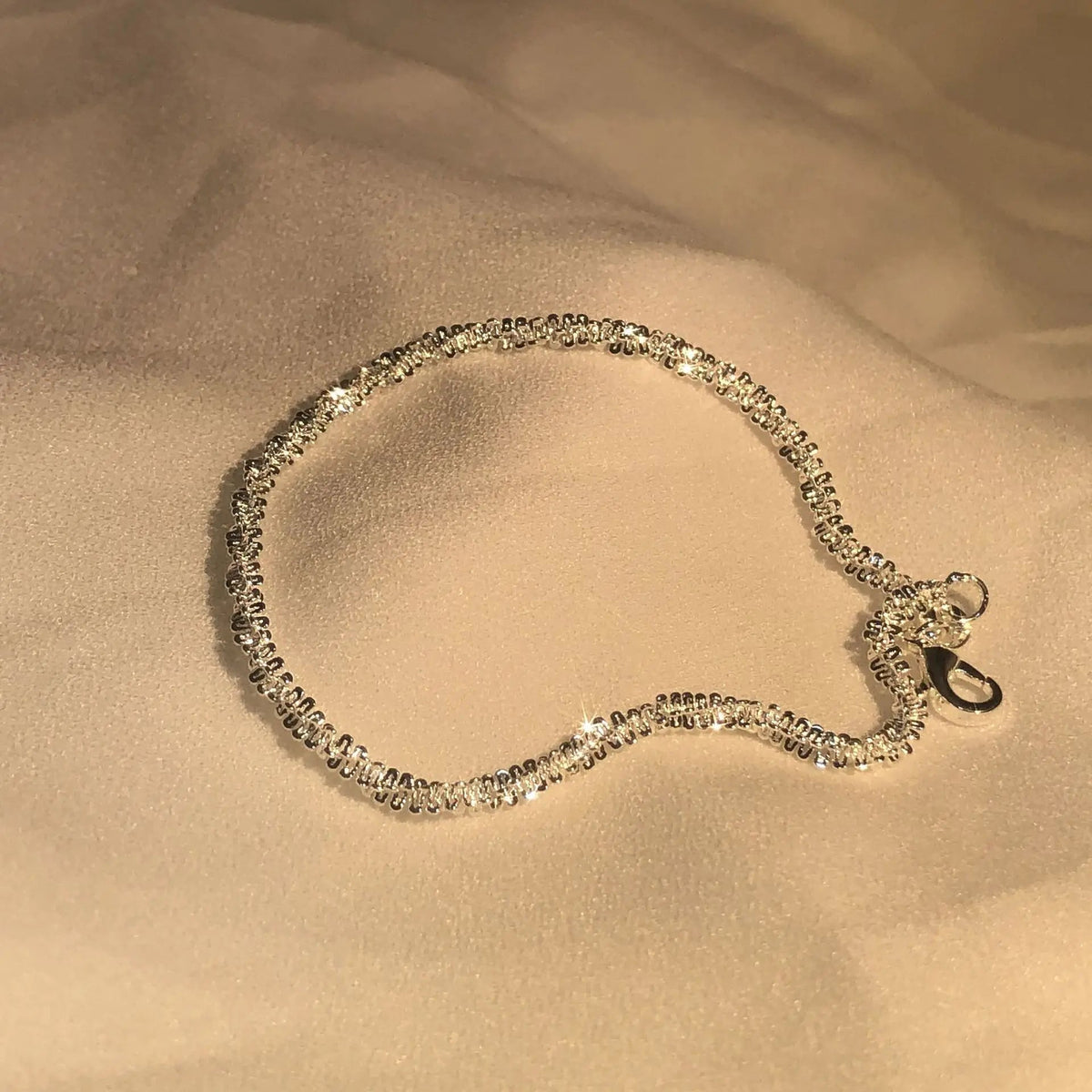 Sterlingsilberarmband Wasserinspiration Elegant Glänzendes Handgelenksaccessoire Damen Zeitlos Moderner Schmuck | Sansoti