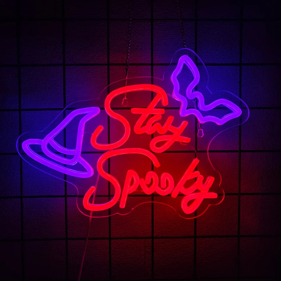 Halloweenowy neon LED z nietoperzami – fioletowo-pomarańczowe oświetlenie ścienne do dekoracji, tworzące świąteczną atmosferę Halloween | Sansoti