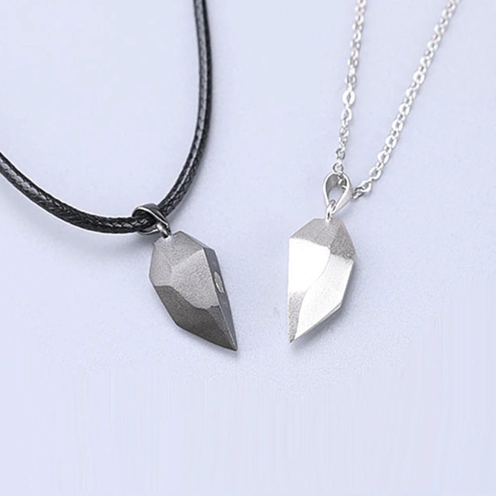 Magnetic Heart-Shaped Couple Necklace with Projection for Couples, Romantic Jewelry Gift for Valentine's Day | Sansoti