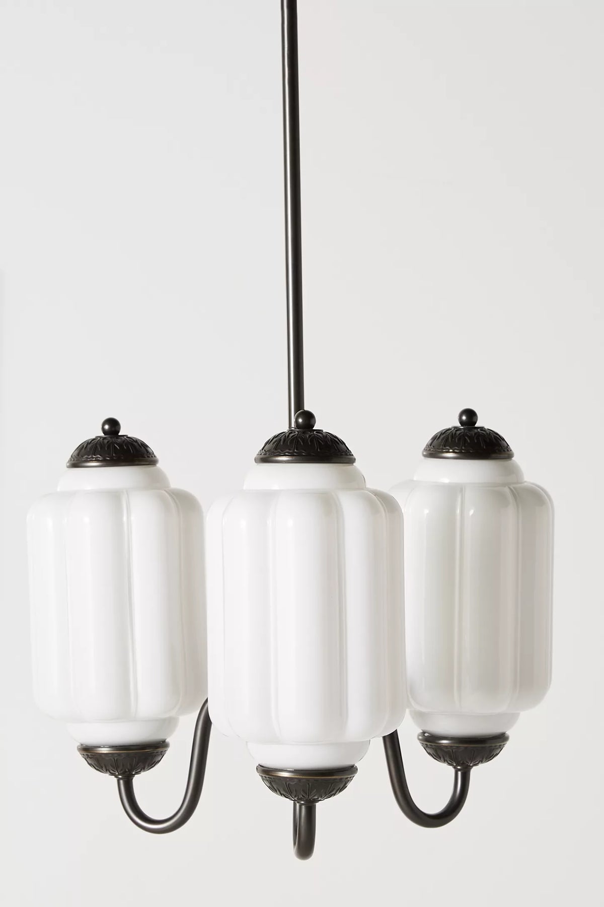 Milchglas Kronleuchter Vintage Finish Zeitlose Eleganz Klassische Beleuchtung für Esszimmer Wohnzimmer | Sansoti