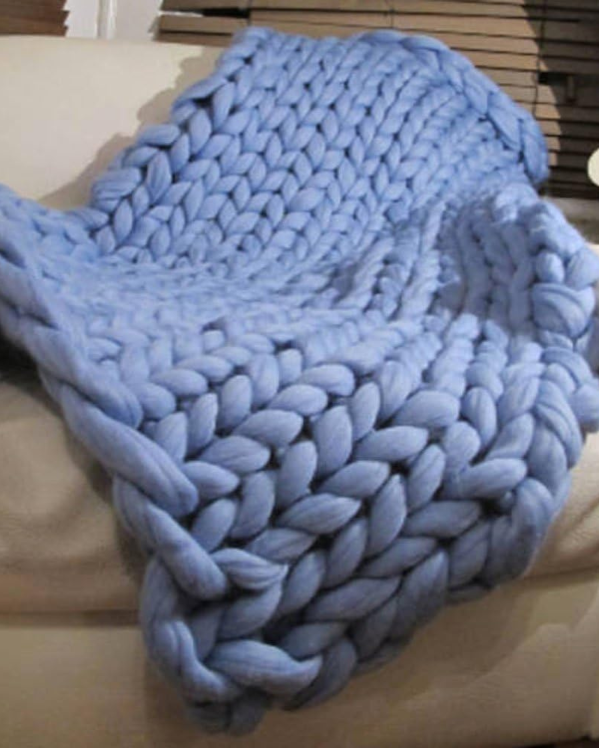 Handgestricktes Chunky Plaid – Dick gestrickte Decke aus weicher Chenille für Sofa und Bett | Sansoti