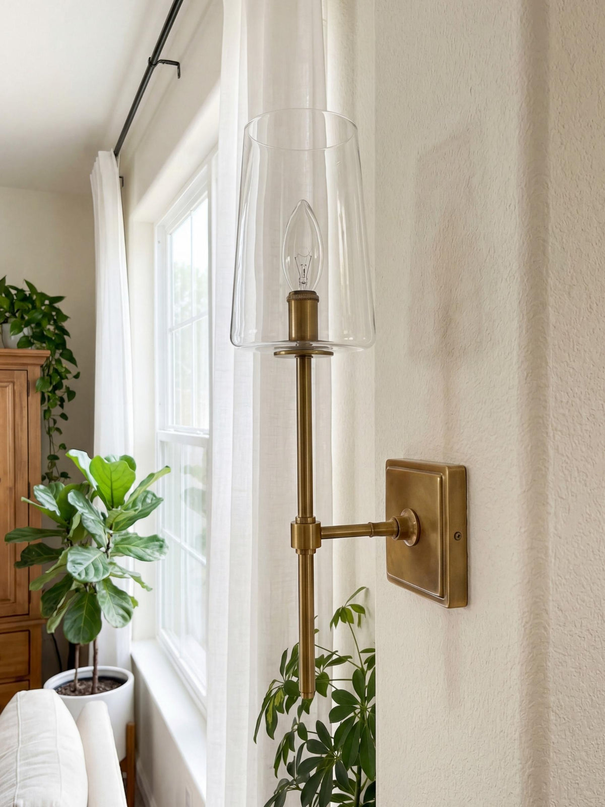 Szklana lampa ścienna z przezroczystym kloszem – konfiguracja od pojedynczej do potrójnej – eleganckie oświetlenie łazienki | Sansoti