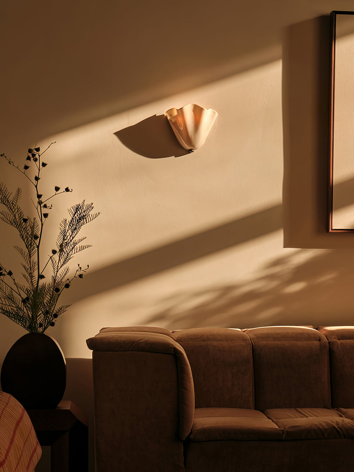 Petalia Wall Light — Sculptural Petal-Inspired Glass Wall Lighting with G9 Socket and Hardwired Installation (28 × 25 × 13 cm) | Sansoti