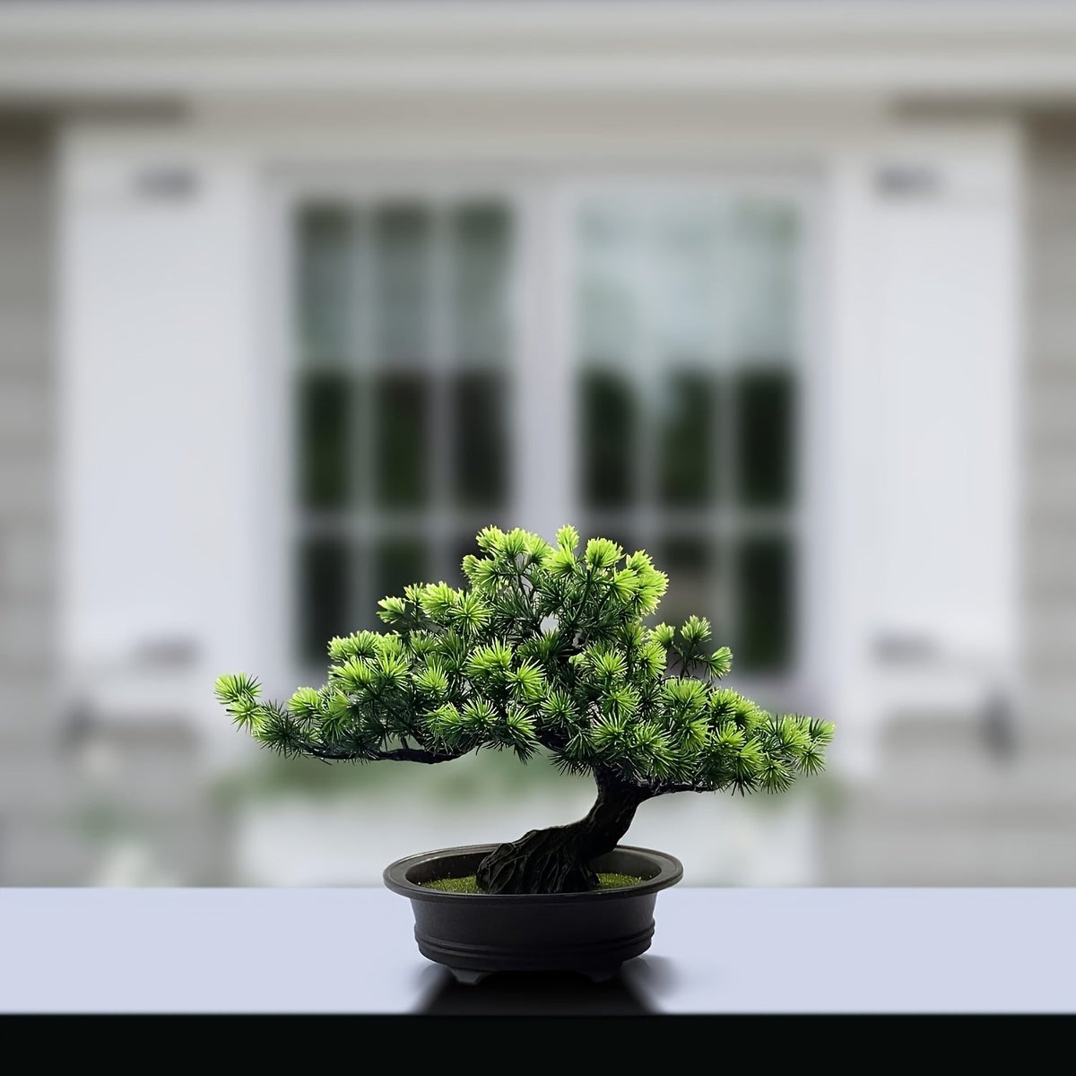 Kunstbonsai 24 cm met Zwarte Pot Realistische Dennennaalden Decoratief Groen voor Vensterbank Bureau Woonkamer | Sansoti