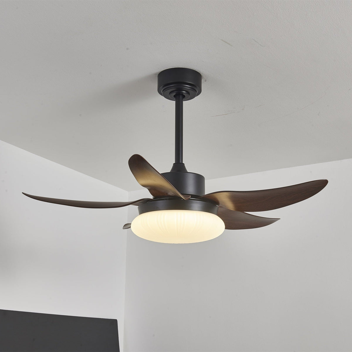 Moderner Deckenventilator mit Beleuchtung und Fernbedienung Holzdesign 106 cm | Sansoti