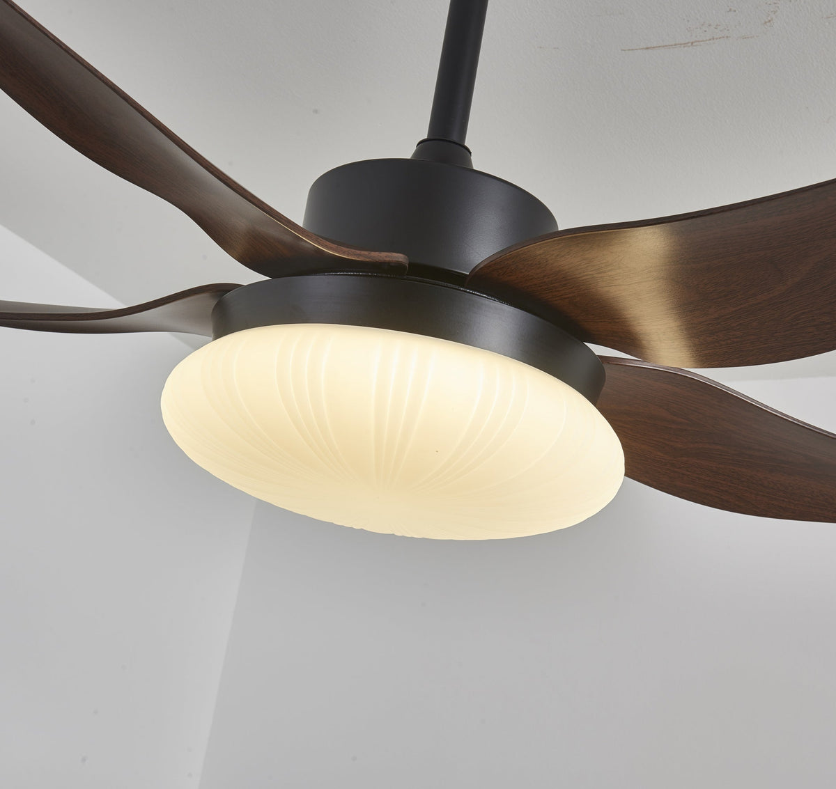 Moderner Deckenventilator mit Beleuchtung und Fernbedienung Holzdesign 106 cm | Sansoti
