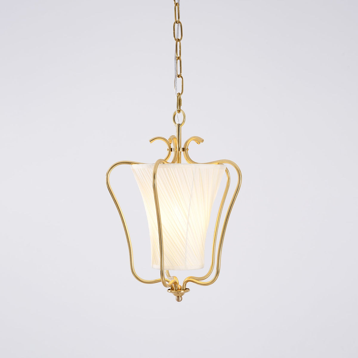 Vintage Hanglamp met Messing Afwerking en Plooistof Kap – Warm Lantaarnontwerp voor Keuken en Hal | Sansoti