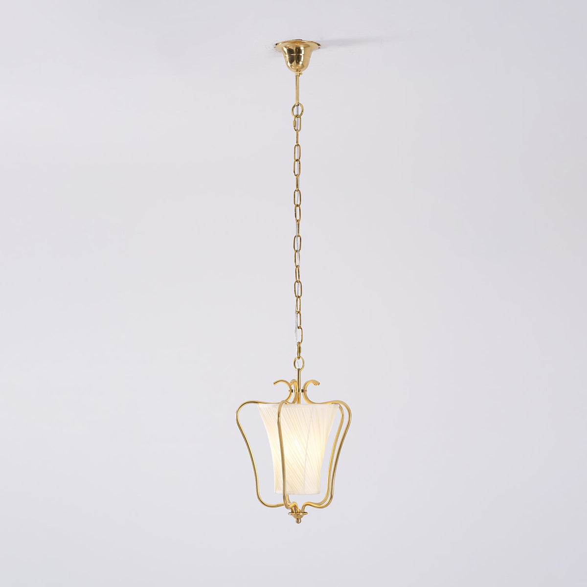 Vintage Hanglamp met Messing Afwerking en Plooistof Kap – Warm Lantaarnontwerp voor Keuken en Hal | Sansoti