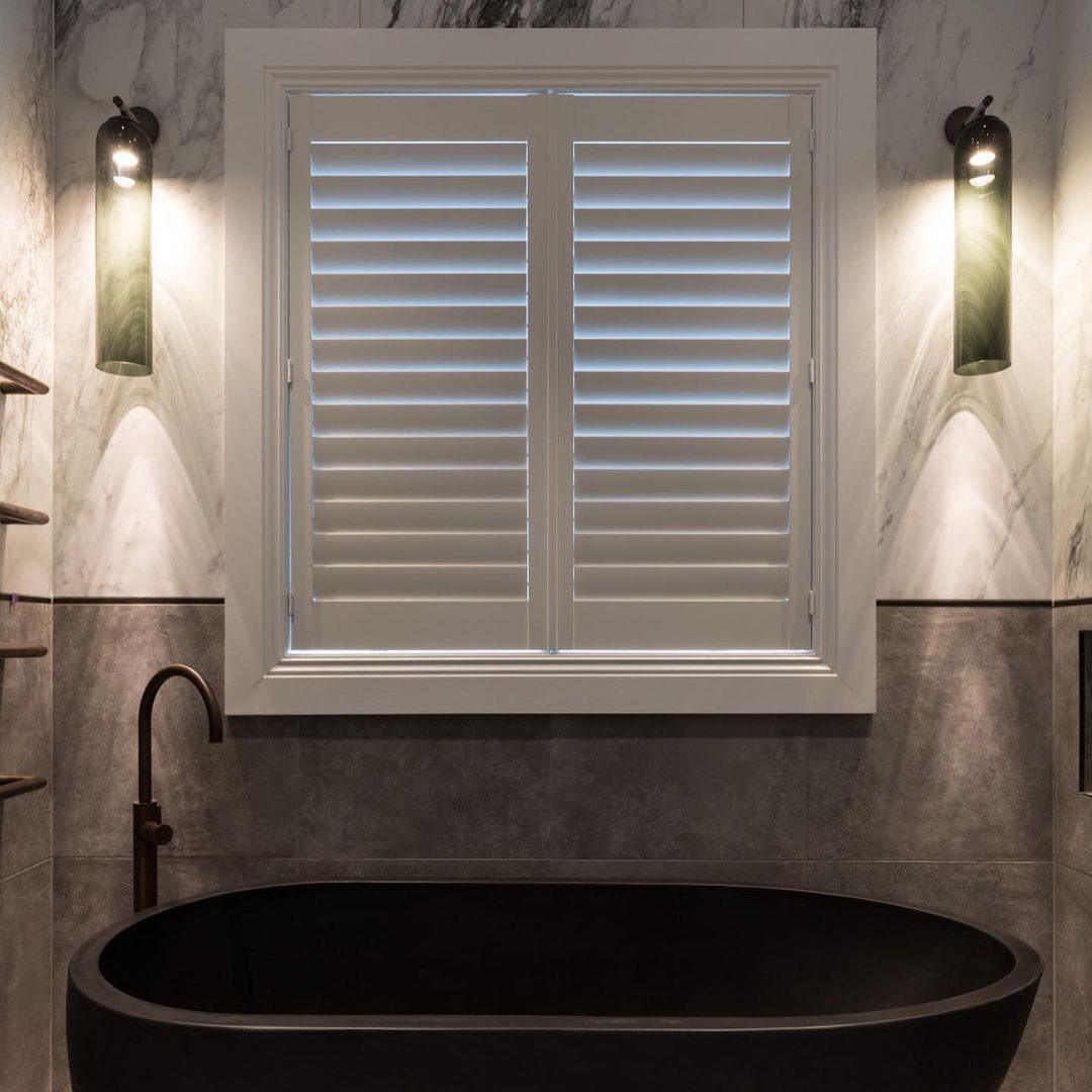 Glass Wall Lamp with Cylinder Shape – Elegant Indoor Wall Lighting | Sansoti