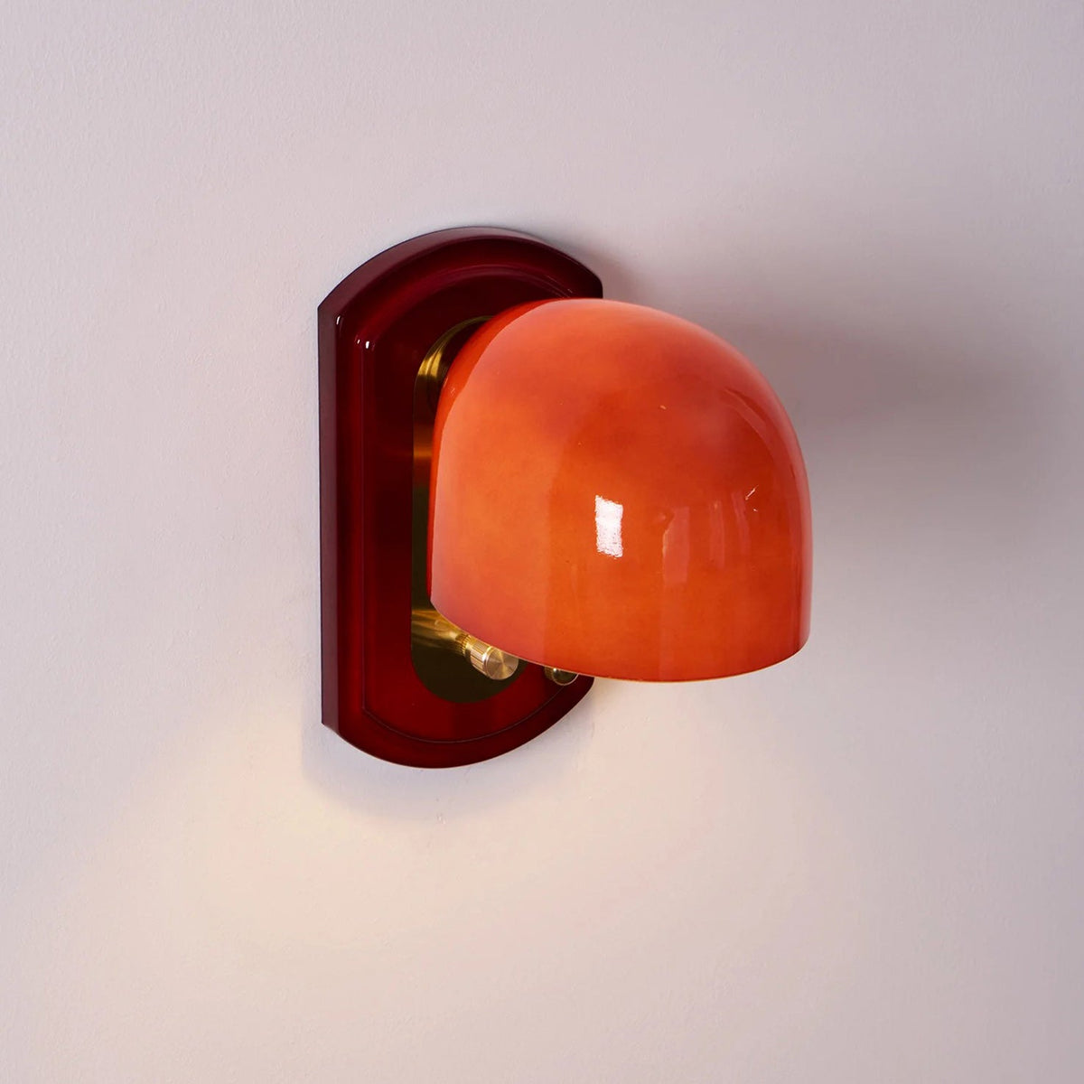 Vintage Wandleuchte mit rotem Glasschirm — Stimmungsvolle Retro-Beleuchtung für Wohnzimmer & Esszimmer | Sansoti