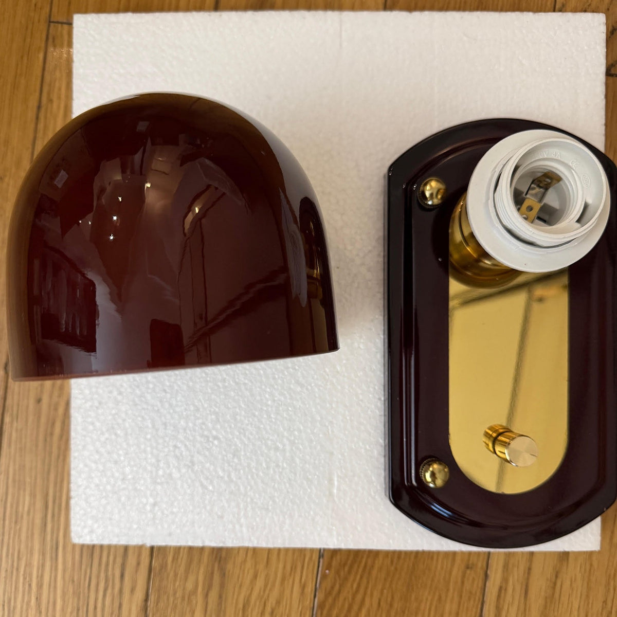 Vintage Wandleuchte mit rotem Glasschirm — Stimmungsvolle Retro-Beleuchtung für Wohnzimmer & Esszimmer | Sansoti
