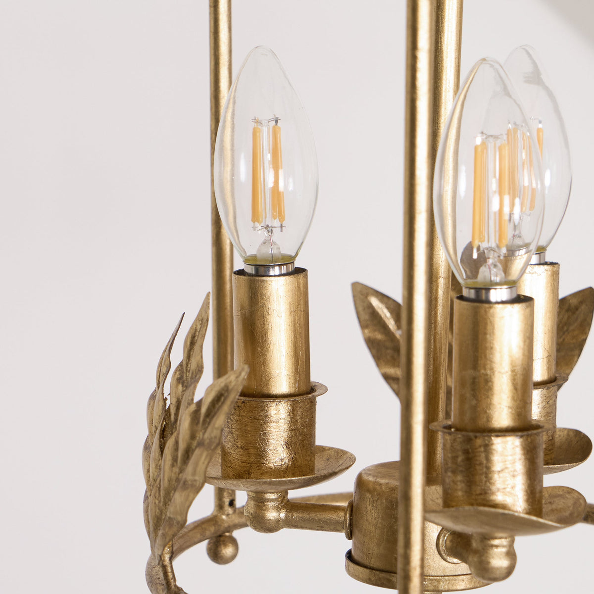Lámpara colgante barroca tipo farol con detalles de pájaros y hojas – lámpara de techo clásica de 3 luces en dorado o bronce | Sansoti