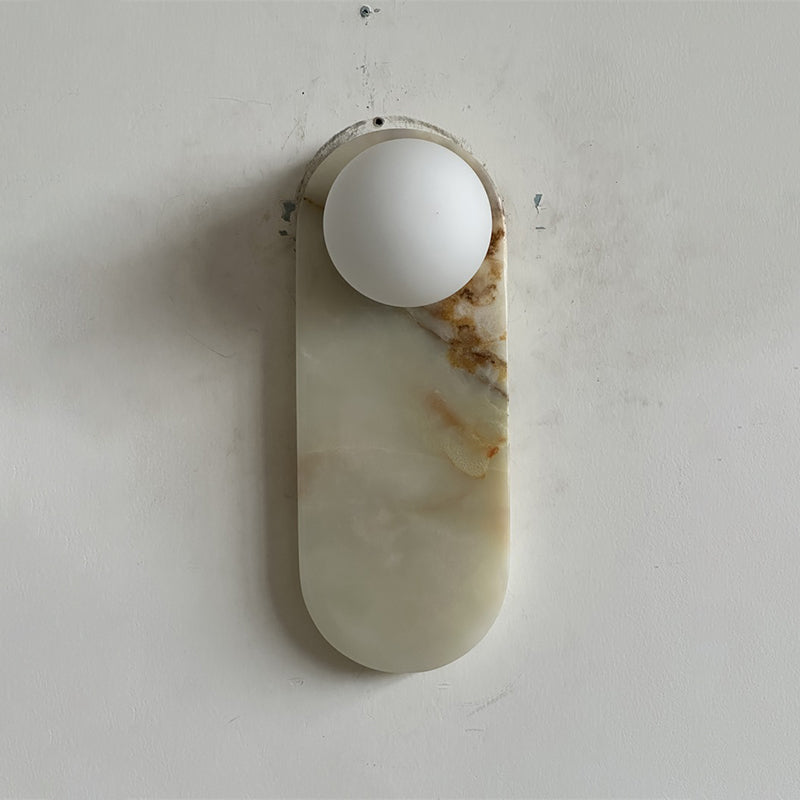 Luksusowa lampa ścienna z jadeitu lub marmuru ze szklanym kloszem – oświetlenie designerskie w stylu mid-century do sypialni i przedpokoju | Sansoti