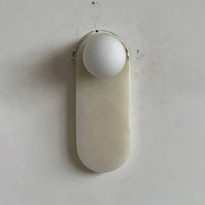 Luksusowa lampa ścienna z jadeitu lub marmuru ze szklanym kloszem – oświetlenie designerskie w stylu mid-century do sypialni i przedpokoju | Sansoti