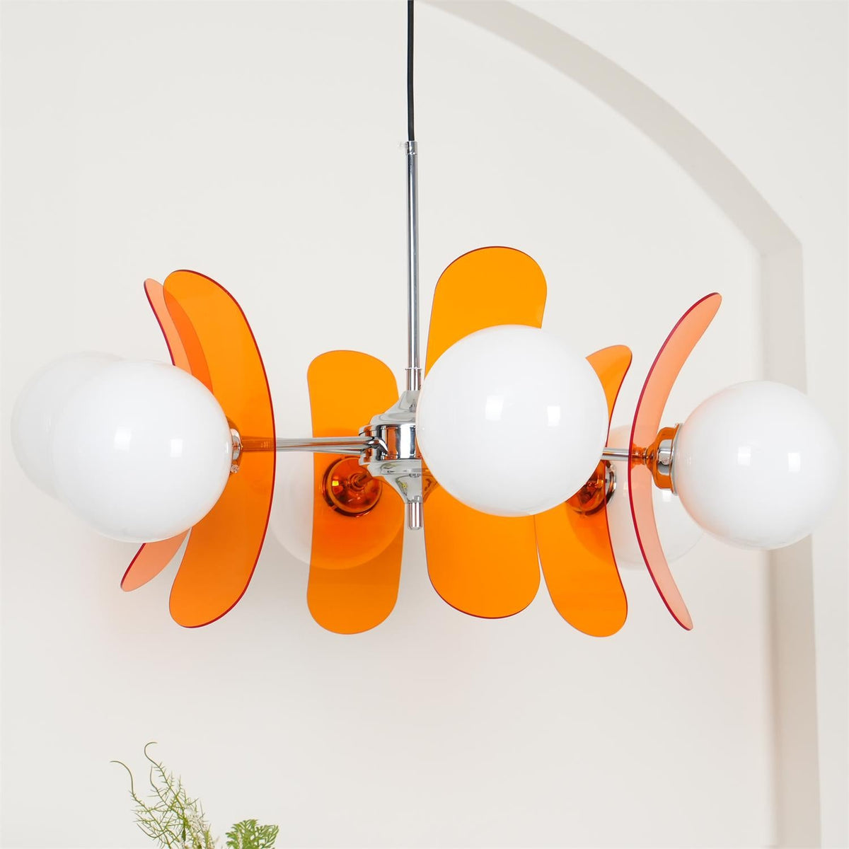 Moderner Sputnik-Kronleuchter mit farbigen Acrylelementen und weißen Glaskugeln – Design-Hängeleuchte mit mehreren Lichtpunkten | Sansoti