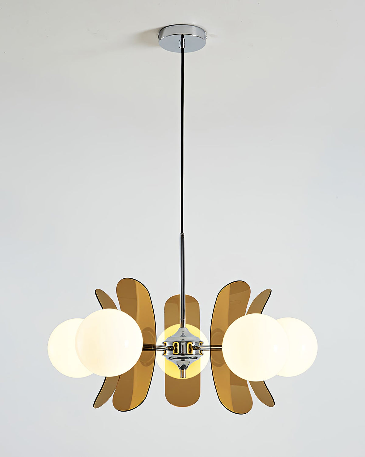 Moderner Sputnik-Kronleuchter mit farbigen Acrylelementen und weißen Glaskugeln – Design-Hängeleuchte mit mehreren Lichtpunkten | Sansoti