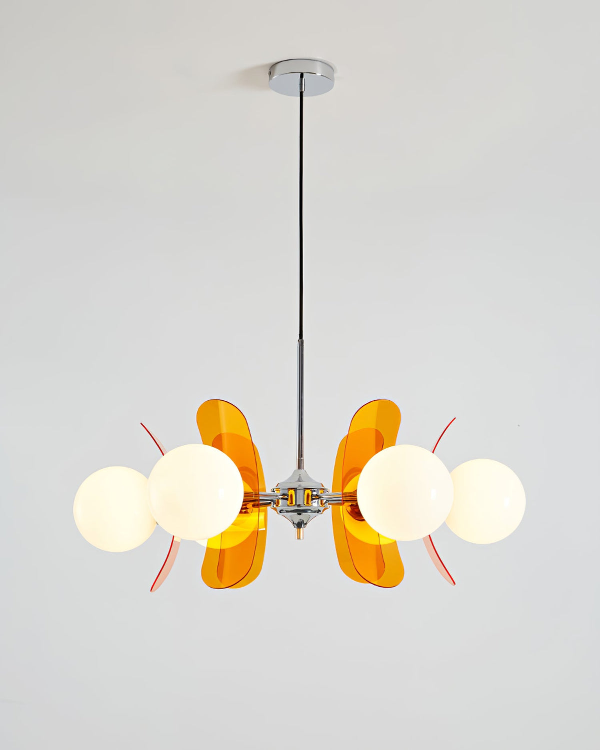 Moderner Sputnik-Kronleuchter mit farbigen Acrylelementen und weißen Glaskugeln – Design-Hängeleuchte mit mehreren Lichtpunkten | Sansoti