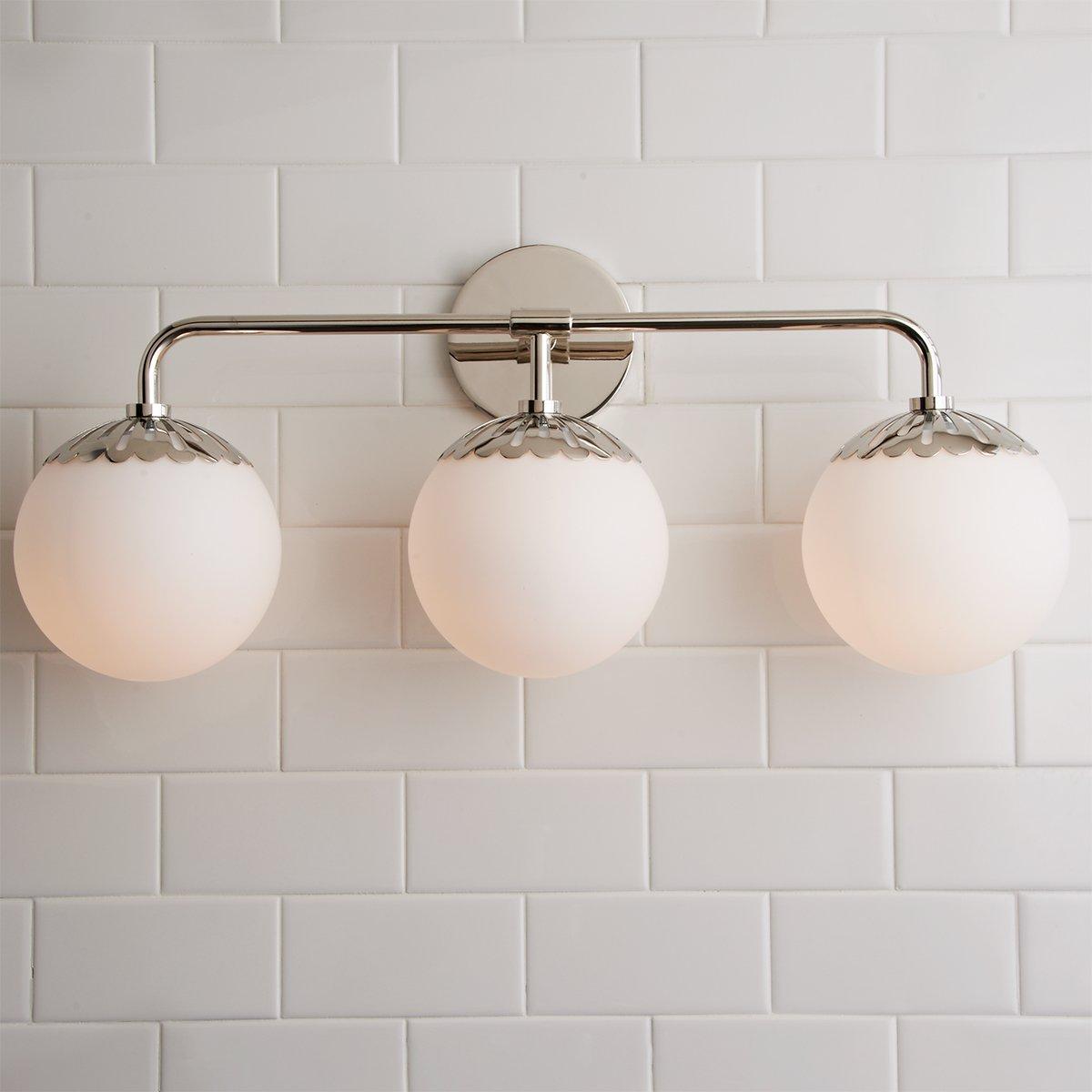 Art Deco Wall Lamp with Flower Shade and Glass Globe – Design Wall Lighting in Brass, Black, or Nickel for Living Room and Bathroom | Sansoti