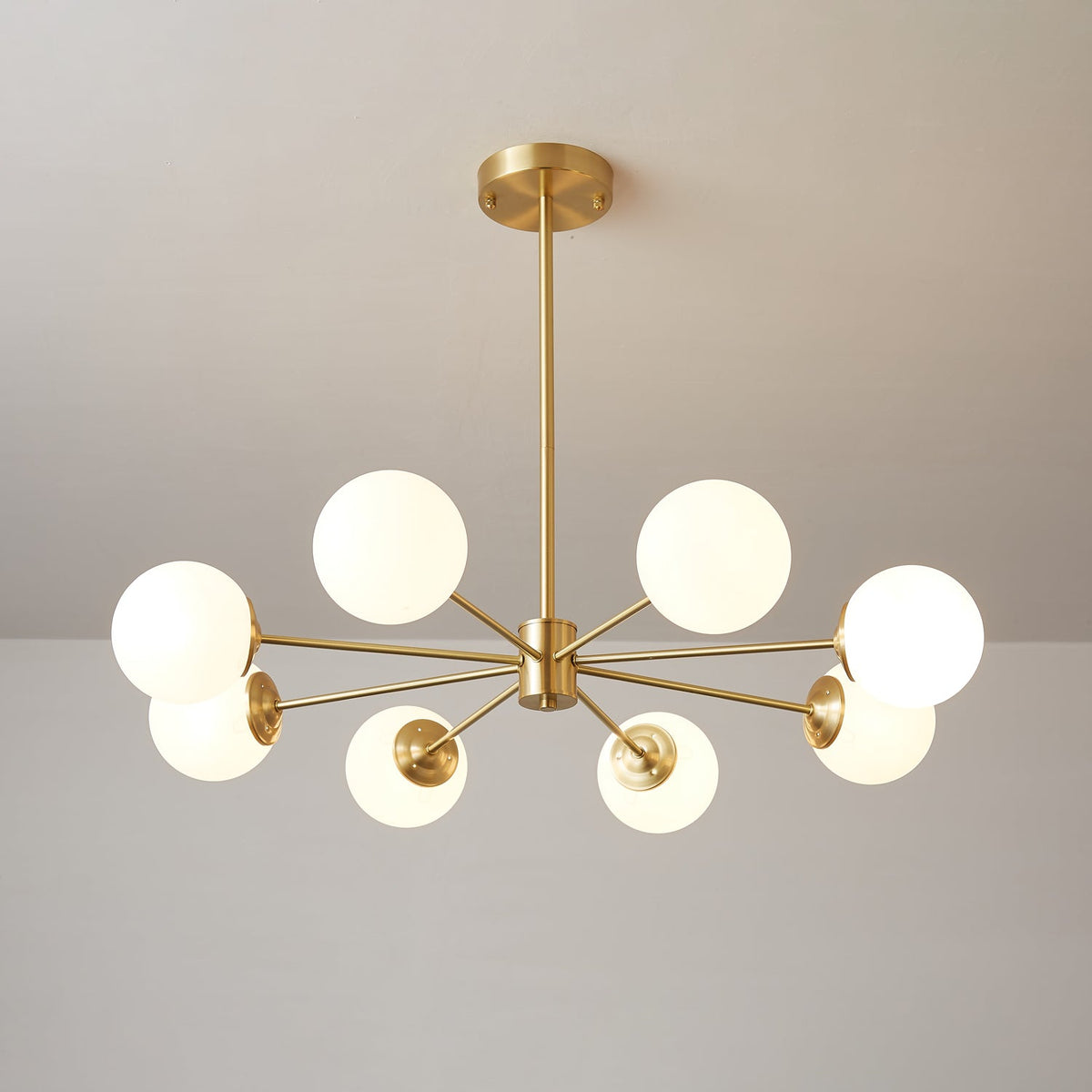 Kronleuchter aus Glaskugeln, Messing, Deckenleuchte, Esszimmer, Wohnzimmer, skandinavisches Design, modernes Interieur | Sansoti