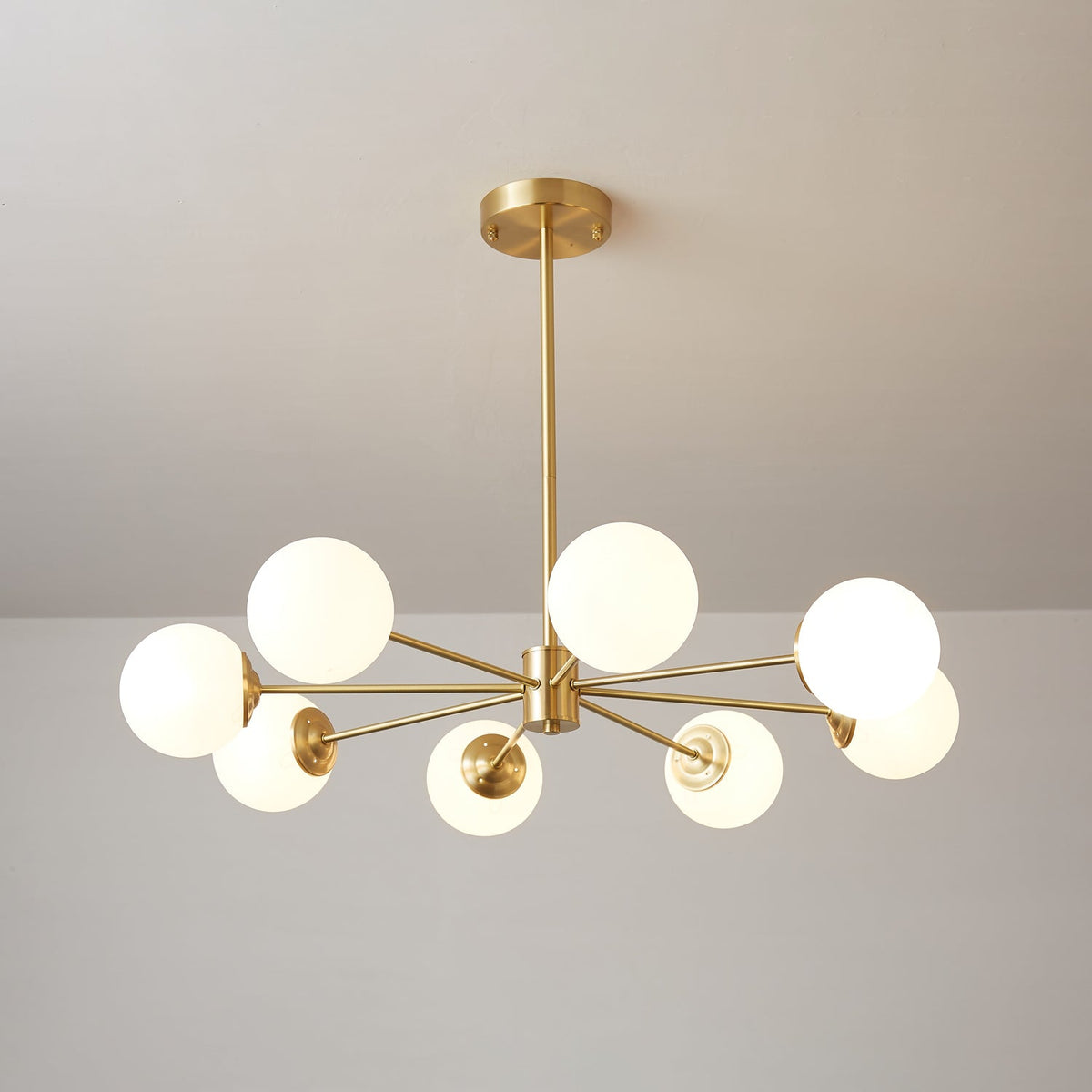 Kronleuchter aus Glaskugeln, Messing, Deckenleuchte, Esszimmer, Wohnzimmer, skandinavisches Design, modernes Interieur | Sansoti