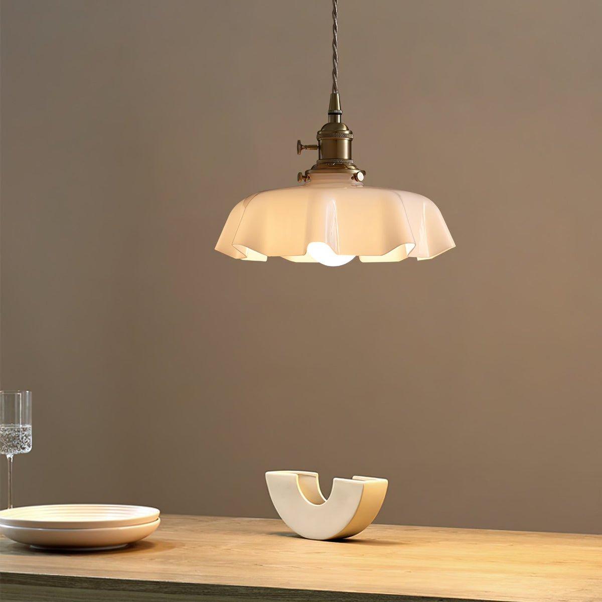 Geplooide Glazen Hanglamp met Messing Armatuur — Vintage Franse Stijl in Wit, Beige, Roze of Blauw — Verstelbare Kabel 150 cm | Sansoti