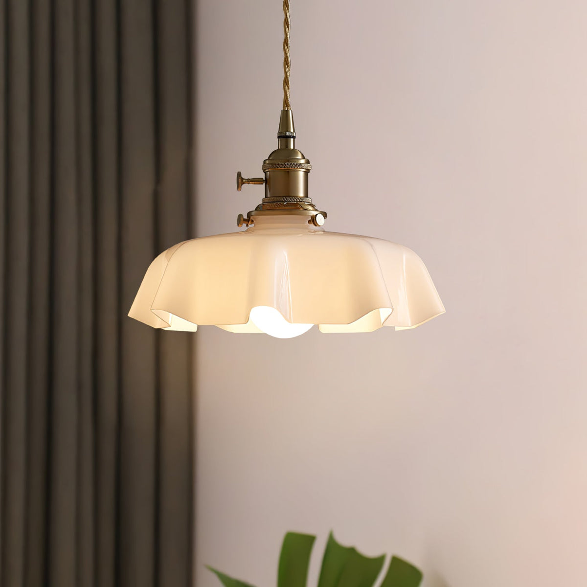 Geplooide Glazen Hanglamp met Messing Armatuur — Vintage Franse Stijl in Wit, Beige, Roze of Blauw — Verstelbare Kabel 150 cm | Sansoti