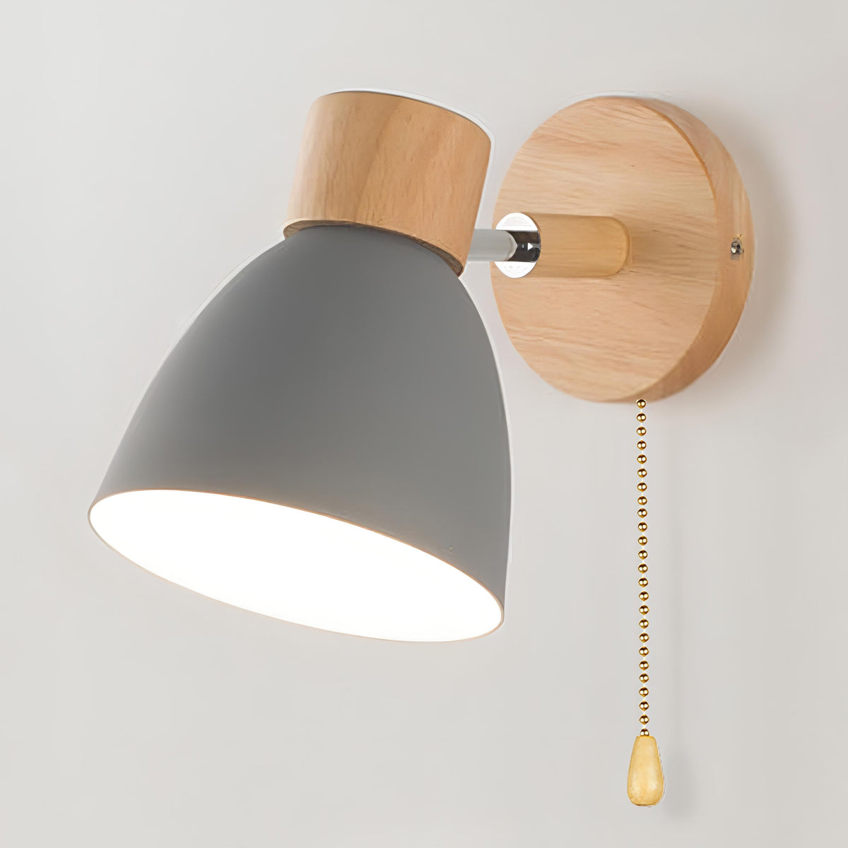 Aplique de pared escandinavo de madera con luz cálida e interruptor de cordón para interiores relajantes | Sansoti