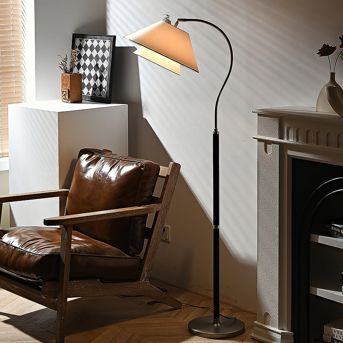 Luxuriöse Stehlampe mit doppeltem Stoffschirm und Holzdetails – 155 cm hohe Design-Statement-Leuchte | Sansoti