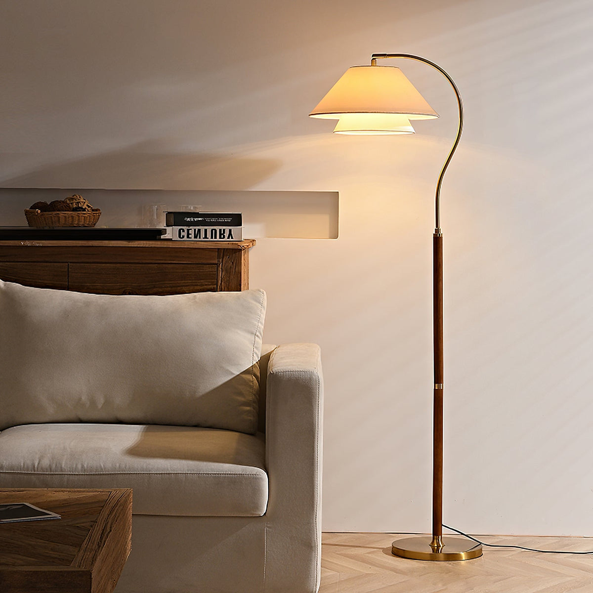 Luxuriöse Stehlampe mit doppeltem Stoffschirm und Holzdetails – 155 cm hohe Design-Statement-Leuchte | Sansoti