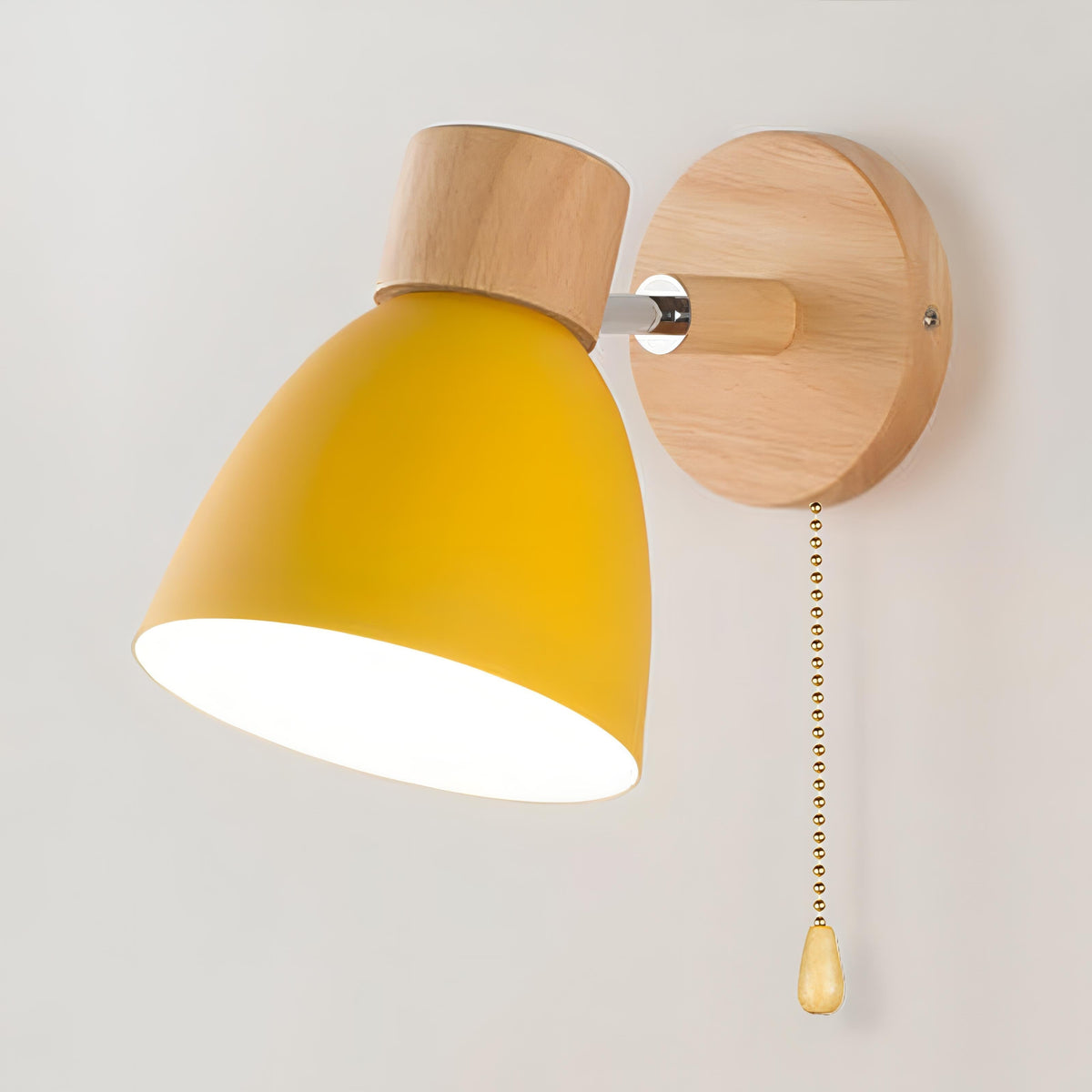 Aplique de pared escandinavo de madera con luz cálida e interruptor de cordón para interiores relajantes | Sansoti