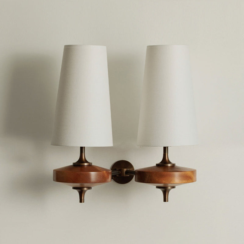 Aplique de diseño con detalles de madera y pantalla de tela, inspirado en la palmera Nikau