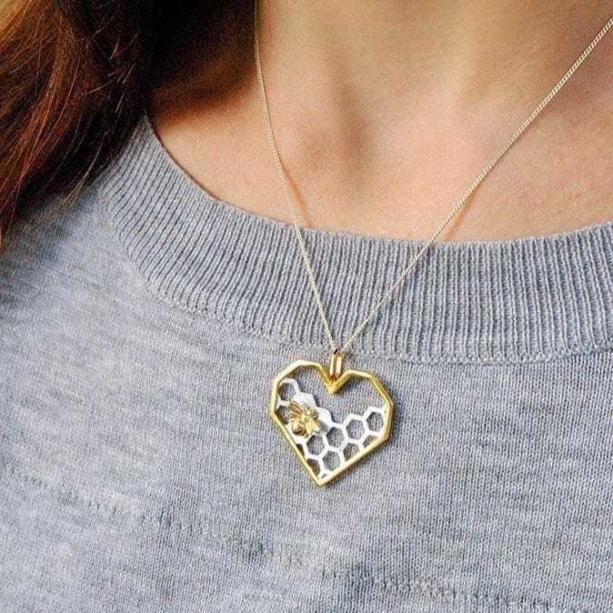 Hartvormige Honingraat Ketting met Vergulde Bij en Zilver voor Dames Cadeauidee Moederdag Verjaardag | Sansoti