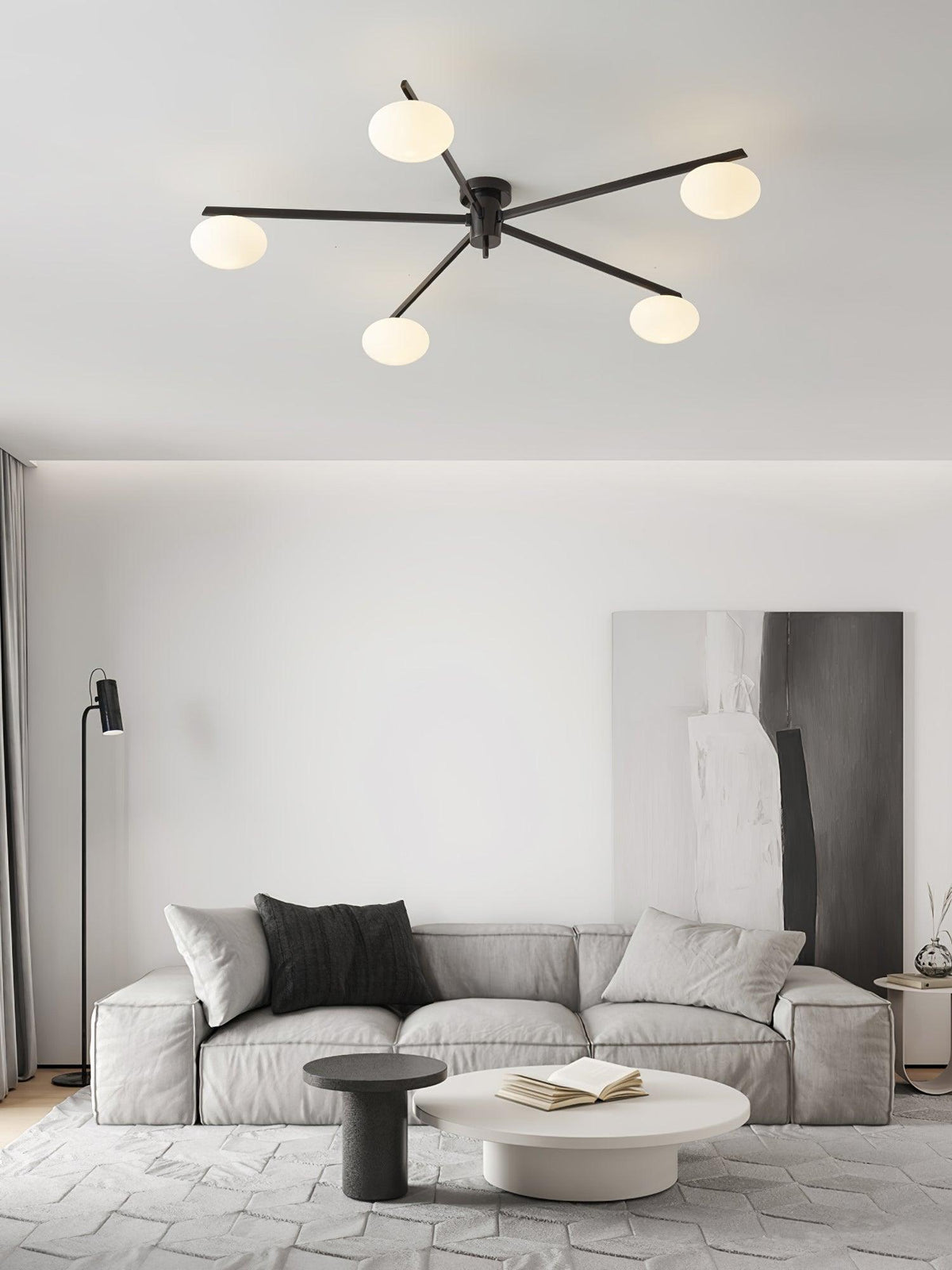 Deckenleuchte mit ovalen Glaskugeln und schlanken Armen – modernes, flaches Design für niedrige Decken in Schwarz oder Messing – G9-Fassung – Konfigurationen mit 3, 5 oder 6 Leuchtenköpfen | Sansoti