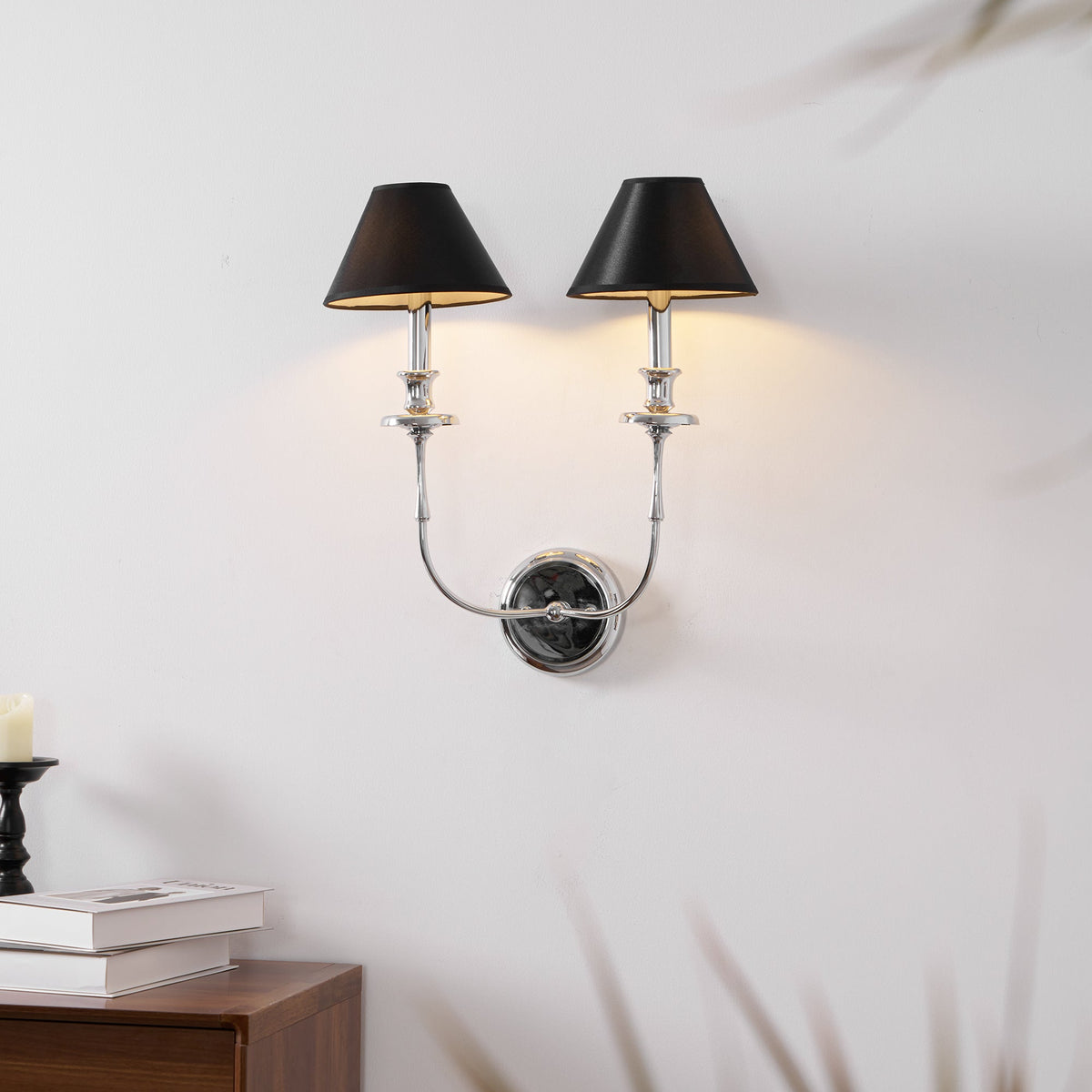 Moderne Wandleuchte mit schwarzem Stoffschirm in Messing, Nickel oder Schwarz – 1 oder 2 Lichtpunkte Designbeleuchtung | Sansoti