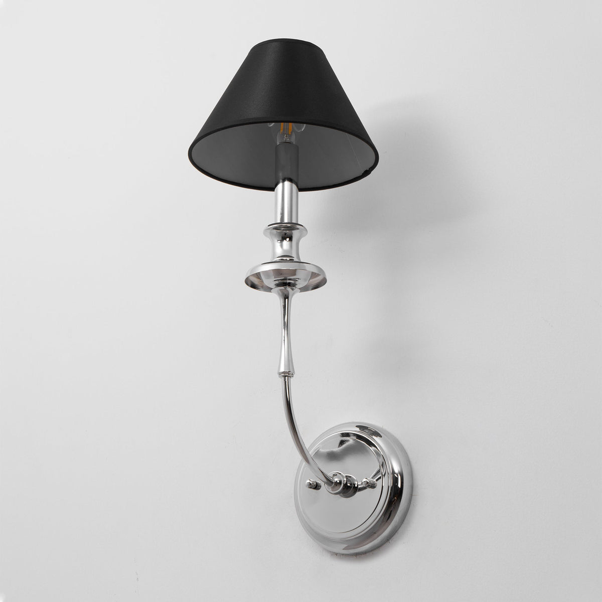 Moderne Wandleuchte mit schwarzem Stoffschirm in Messing, Nickel oder Schwarz – 1 oder 2 Lichtpunkte Designbeleuchtung | Sansoti
