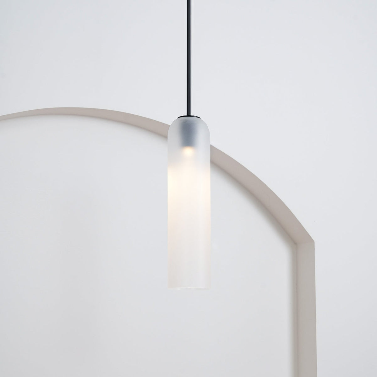 Suspension en verre avec tube long – verre soufflé bouche finition noire ou dorée diamètre 10 cm | Sansoti
